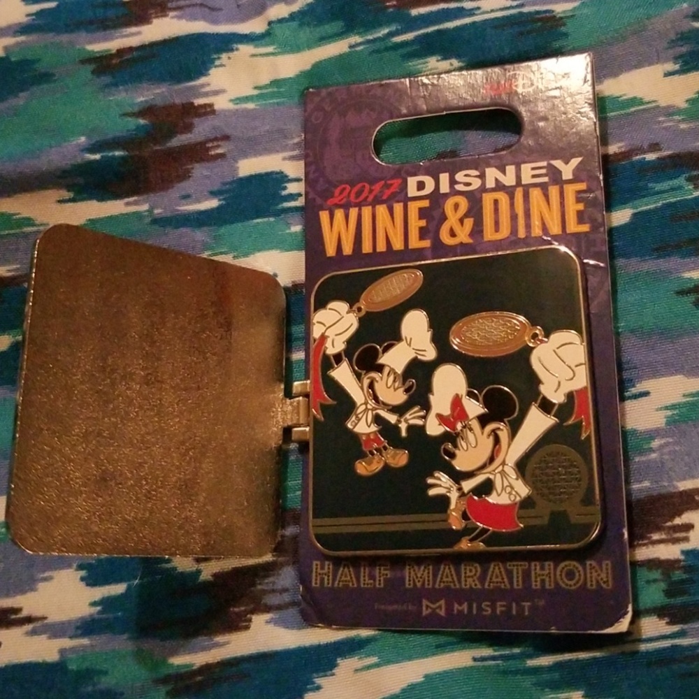 Disney Collectable Pin - Picture 2 of 2